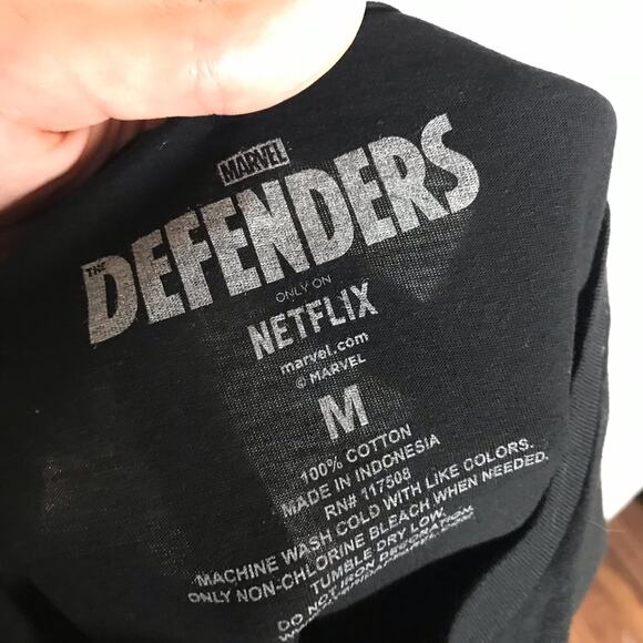 3/$20 Marvel Defenders NWT Junior Medium Black 100% Cotton Boxes Graphic T-Shirt - Picture 3 of 7